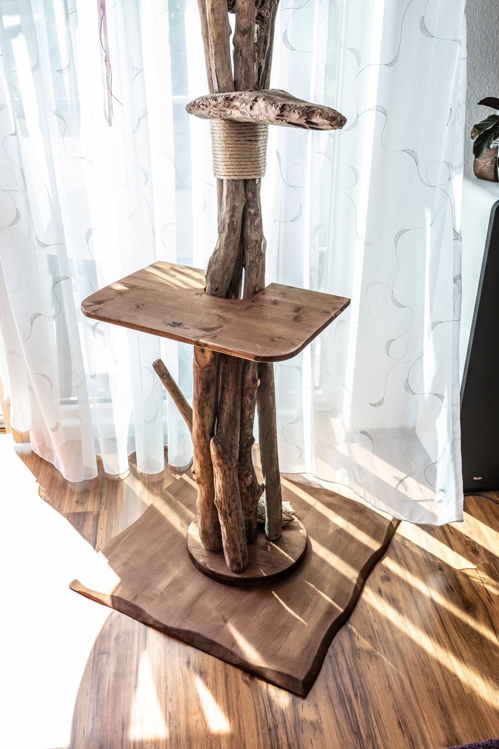 Detail Plattform – TOMCAT High Tower Kratzbaum Kletterbaum Katzenmöbel